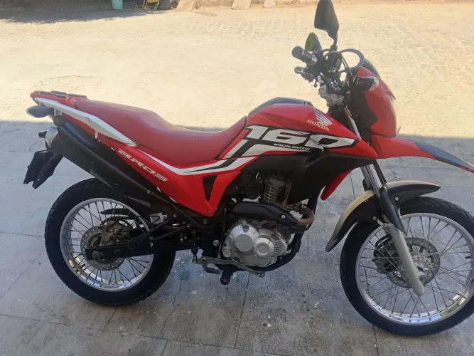Vende-se Bros 2020-2021, modelo edição especial, moto em dias no ponto de transferir.