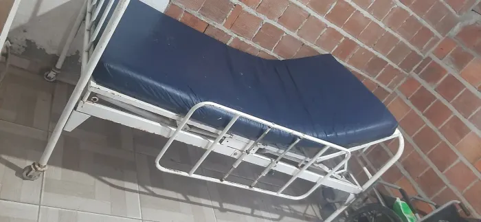 Cama hospitalar usada