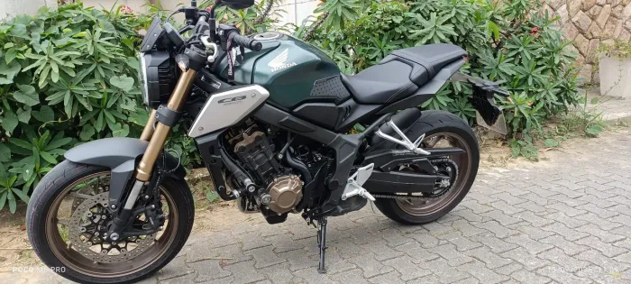 Honda CB 650 R 2023 com 9700 km - Analiso troca