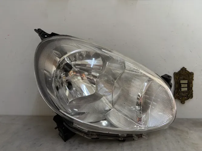 Farol Nissan March 2011/2014 original sem recuperação 
