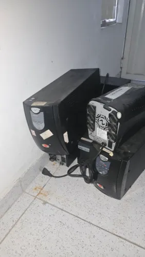 Lote Estabilizador e Nobreak com defeito