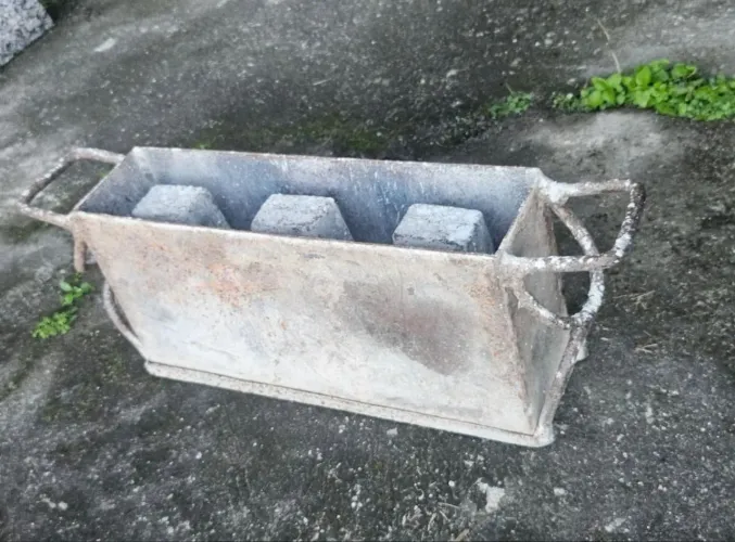forma manual para fabricação de blocos de concreto