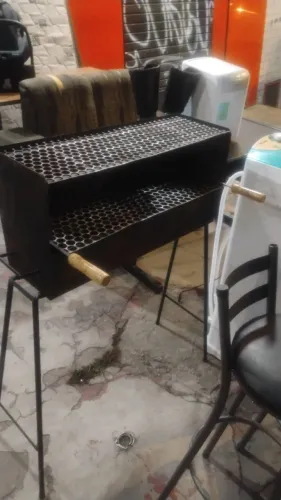 Vendo churrascaria pouco usada medidas 75/35