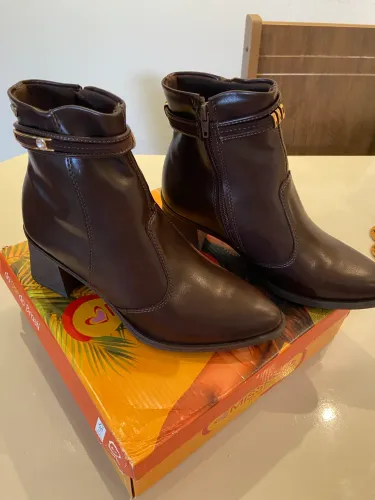Bota Marrom mississipi - nova na caixa PERFEITA PRO SÃO JOÃO