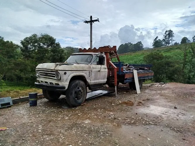 Caaminhão D60 - Munck - Lincencia todo ano - Direção hidráulica