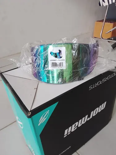 Vende-se capacete semi novo em perfeita condições marca Mormaii, suporte pra óculos.