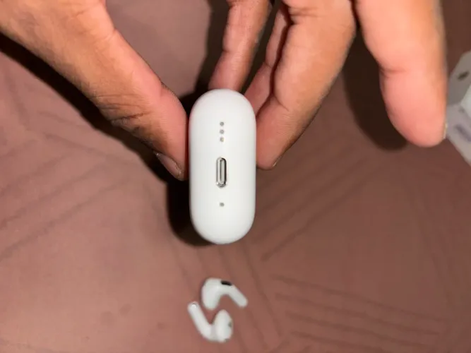 Airpods 4 com cancelamento de ruído