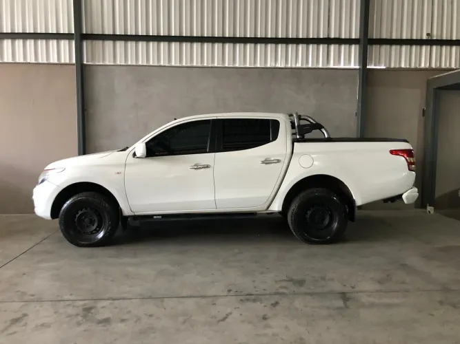 Mitsubishi L200 Triton Sport GLX 2.4 CD Diesel Mec. 2019