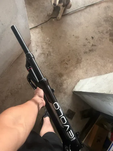 Vendo suspensão EVOLO aro 29 - NOVA, nunca usada!