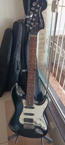 Guitarra stratocaster squier fender standart indonésia