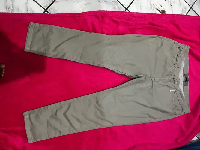 Calça masculina seminova tamanho 50 com lycra 