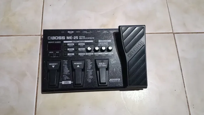 Pedaleira Boss ME-25