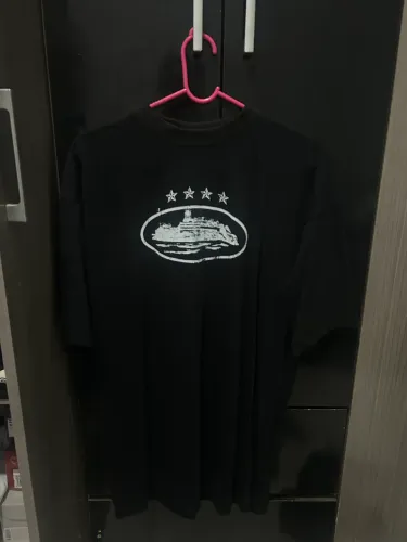 camiseta preta