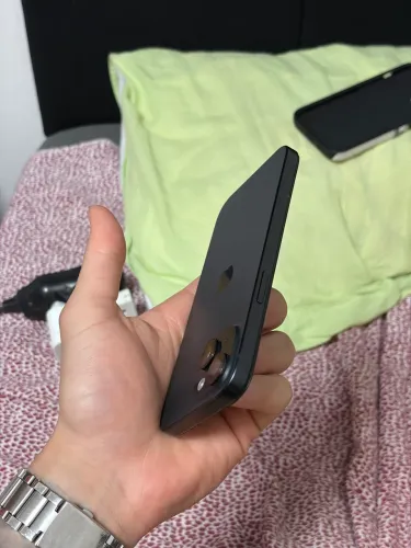 iPhone 15 - 256GB