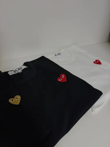 Camiseta comme des garçons