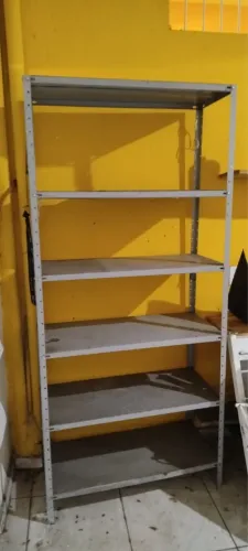 Estante de aço
