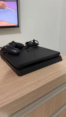 PS4 SLIM 500GB + Controle + 1 jogo