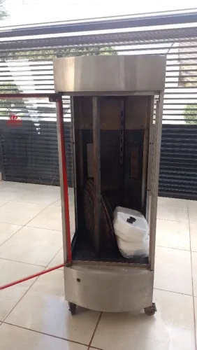 Máquina de assar frango giratória