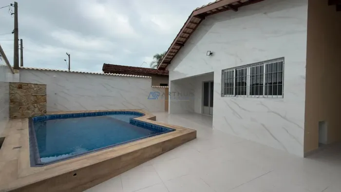 Casa isolada à venda em Praia Grande com 3 dormitórios, piscina e espaço gourmet