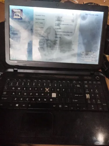 Notebook Satélite C55-B5302 Caiu Óleo nele tela manchada más funciona 