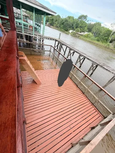 Vendo Terreno na beira do rio - Estilo Bar e Deck