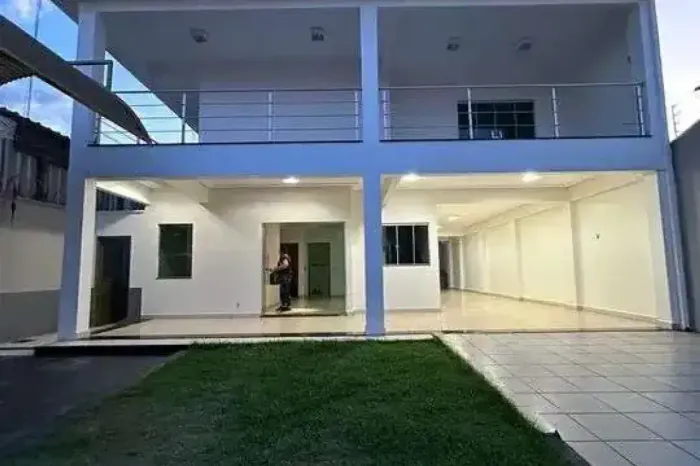 Sobrado à venda no bairro Parque das Amendoeiras em Goiânia/GO