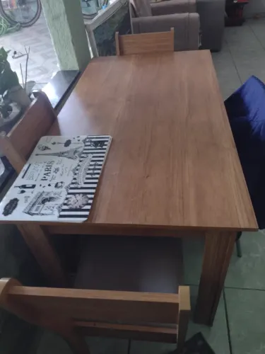 Mesa de Madeira 4 Lugares em Ótimo Estado
