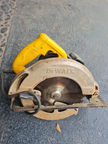 Serra circular Dewalt 1800W