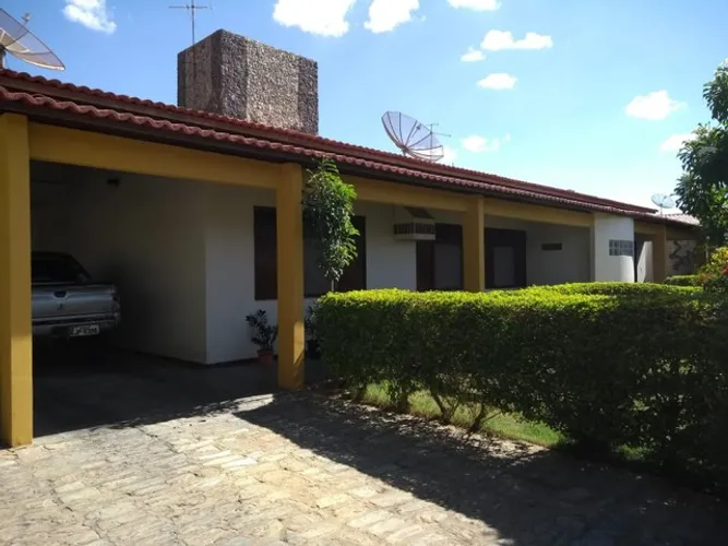 CASA À VENDA NO BAIRRO SANTO ANTÔNIO.