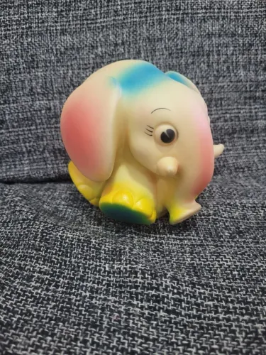 Elefante anos 70 borracha
