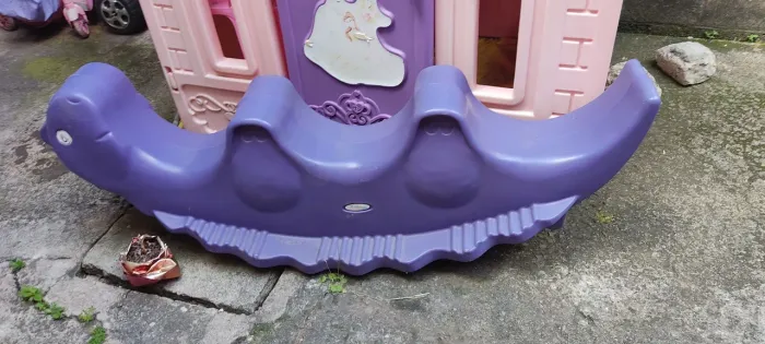 Balanço Infantil Brinquedo de Plástico Roxo Dino Xalingo 3 lugares- Usado