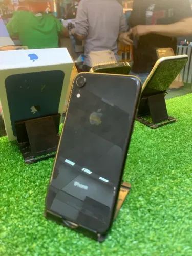 iPhone XR preto 64