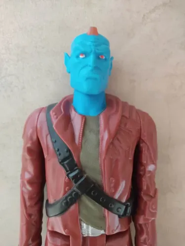 Boneco youndu Titan hero
