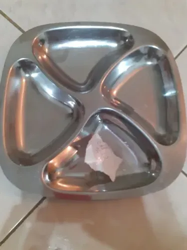 Três bandejas de inox