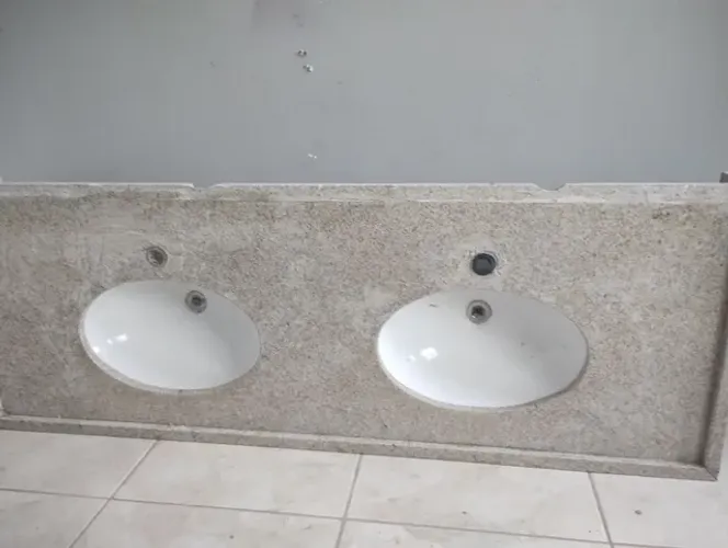 Bancada com pia dupla