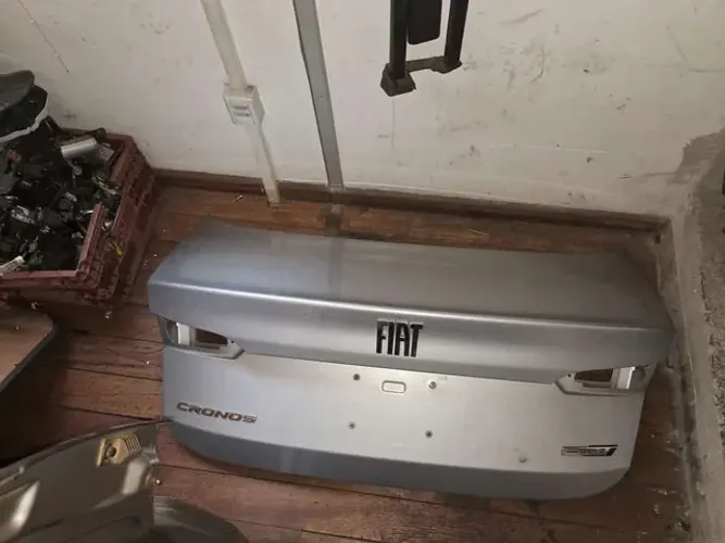 Tampa traseira fiat cronos 