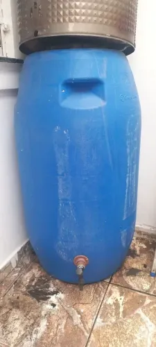 Tanque de água bombona 250 litros com torneira 