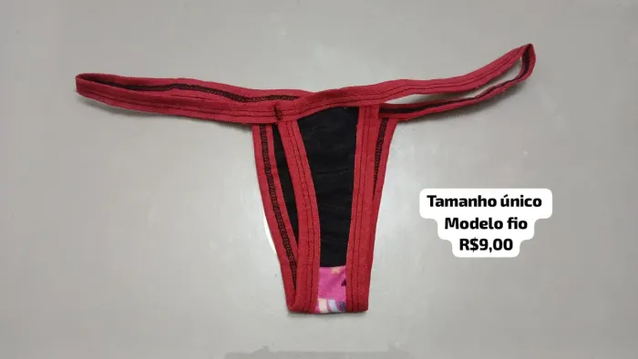 Calcinha modelo fio tirinha