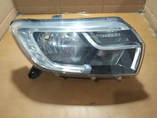 Farol direito Sandero Logan LED 2020 2022 original usado com detalhe recuperado CD 146