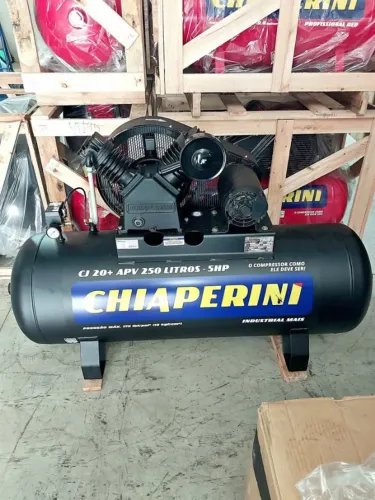 Compressor de ar 250L 20Pcm 175Lbs Trifásico 5Hp Industrial Chiaperini (Loja/Novo)