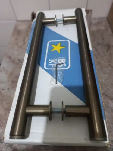Puxador de porta em aço inox