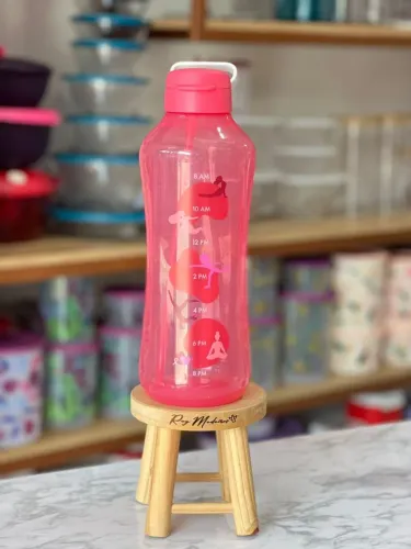 Garrafa Tupperware 2 L com escala de medidas