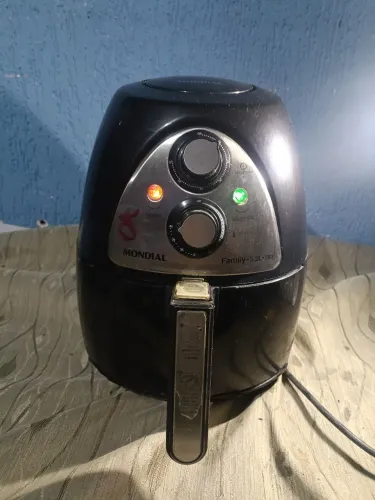 Air frair mundial 3,2 litros (usado funcionando aquecimento ok mas gaveta quebrado