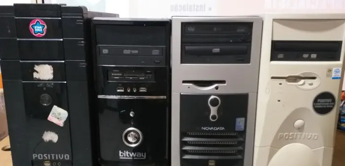 Lote de 4 Computadores Ligando e Com Defeito - Ótimo Preço!