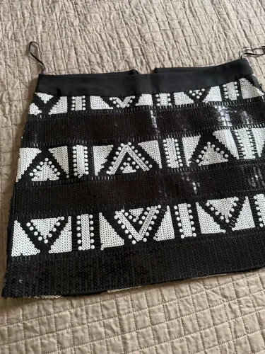 Saia nunca usada Paetê tamanho 40