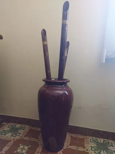 Vaso Decorativo em Cerâmica com 3 Canos. Promoção de 400,00 por 280,00.