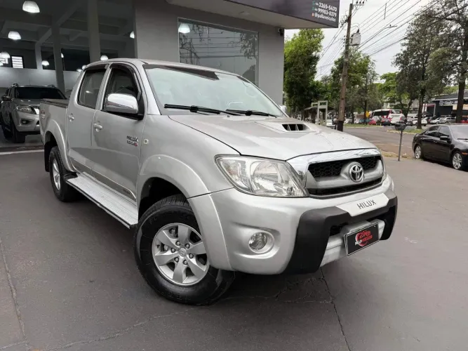 Toyota Hilux CD SRV 4X4 3.0 8V 116cv TB Diesel 2011
