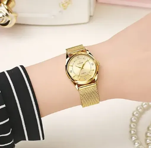 Relógio feminino com pulseira dourada Wwoor