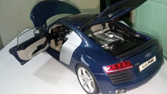 Miniatura Audi R8 - Escala 1:18