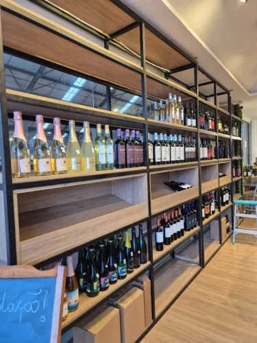 Moveis e prateleiras para loja